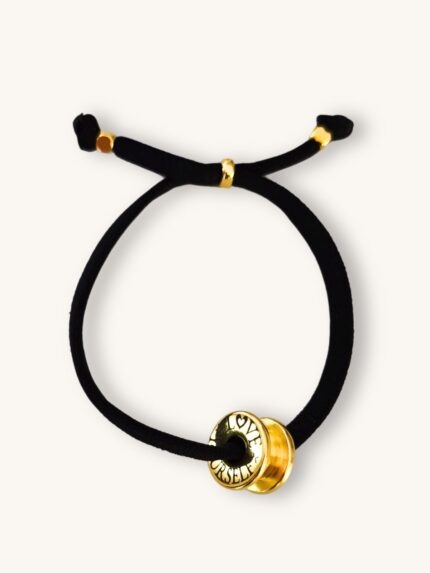 Βραχιόλι Γούρι '26 με Ελαστικό Μαύρο Κορδόνι & Χρυσό Charm “Love Yourself” | Couronne