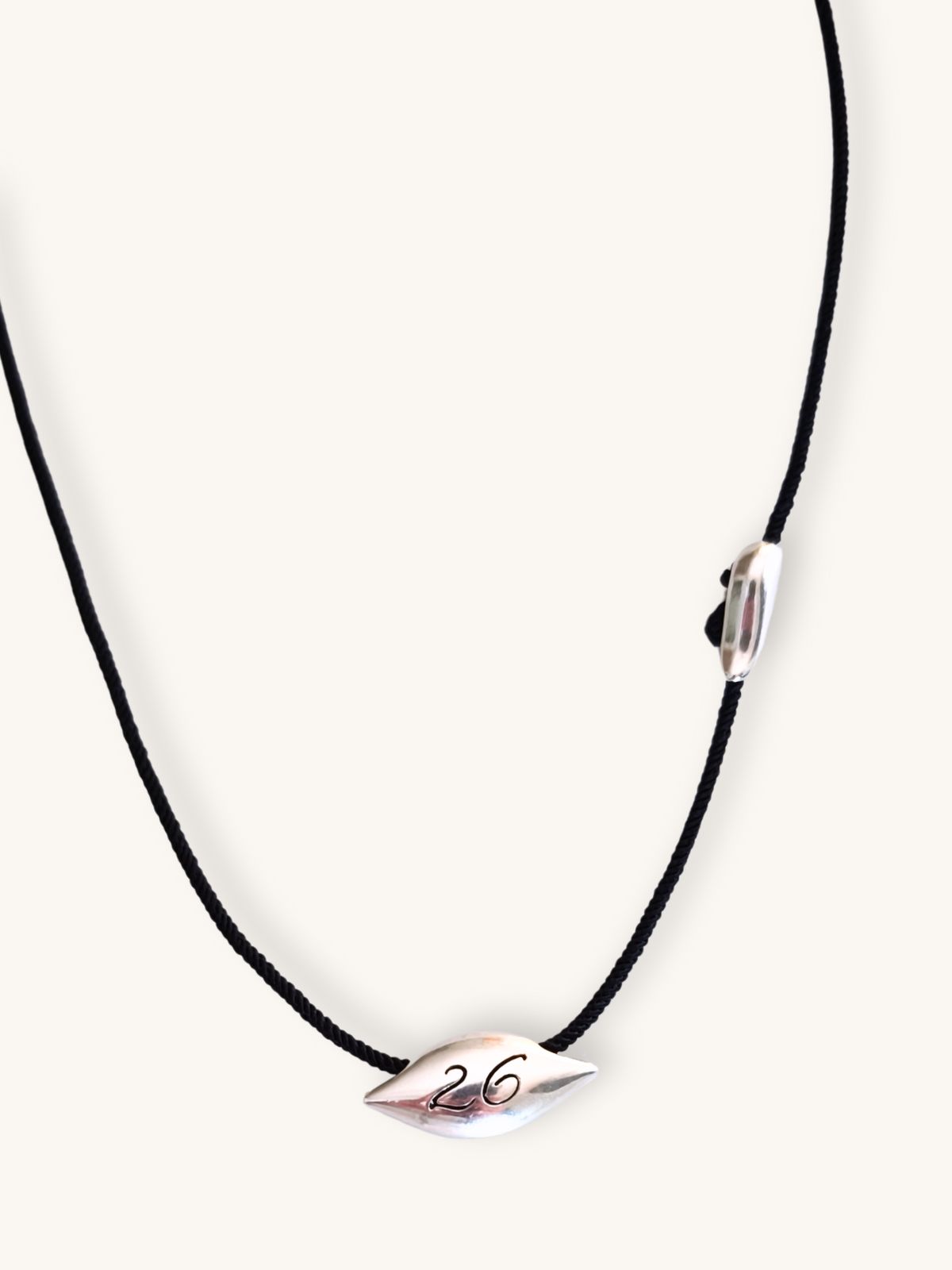 Κολιέ Γούρι με Ασημί Charm '26 με Μάτι | Couronne