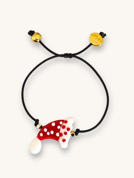 Βραχιόλι Γούρι με Χρυσό Charm ’26, Κόκκινο Σκούφο και Διακριτικό Μοτίφ Παναγίας | Couronne