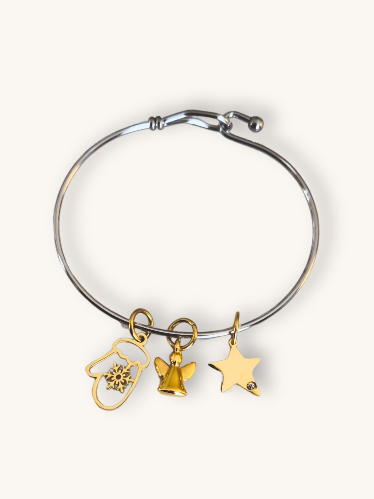 Βραχιόλι Χειροπέδα Γούρι ’26 σε Ασήμι με Αγγελάκι, Αστεράκι & Πεταλάκι | Couronne