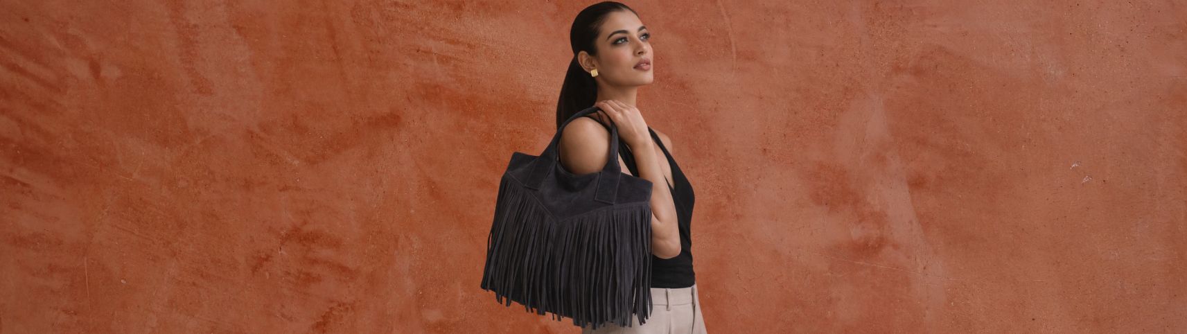 Premium τσάντες Couronne – hobo, tote, canvas ή pochette bag με κομψό design και υψηλής ποιότητας υλικά.