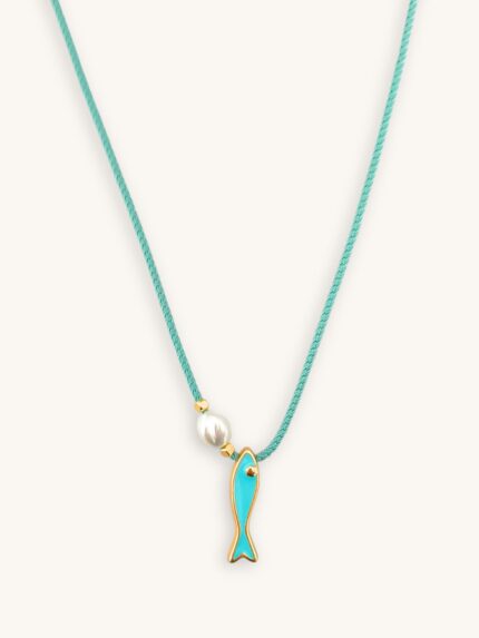 Κολιέ με τιρκουάζ μακραμέ κορδόνι, τιρκουάζ ψαράκι και περλίτσα