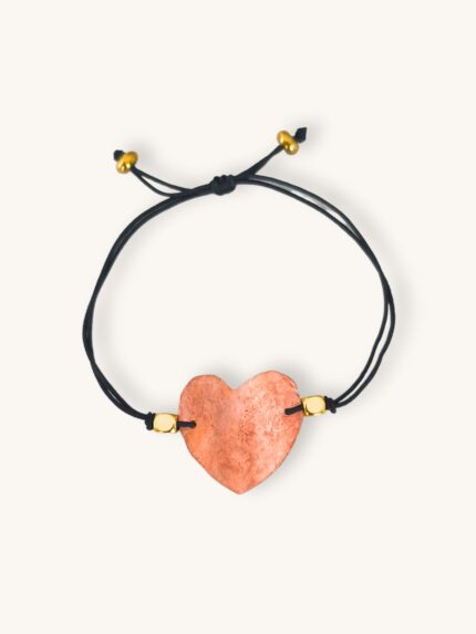Βραχιόλι Χειροποίητο Μακραμέ με Σφυρήλατη Χάλκινη Καρδιά σε Ροζ Χρυσό | Couronne
