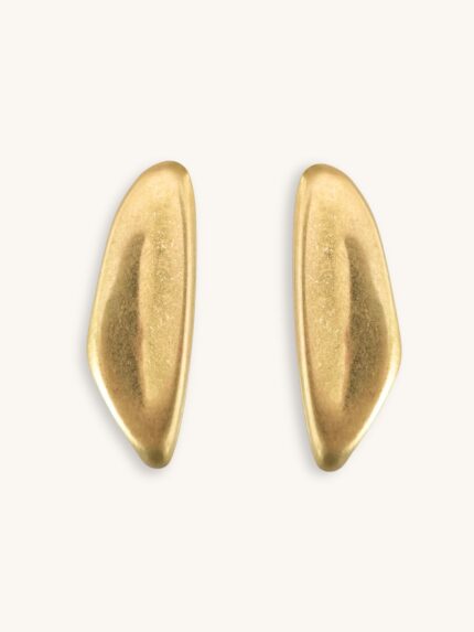 Χρυσά σκουλαρίκια σε σχήμα φύλλου με καρφωτό κούμπωμα