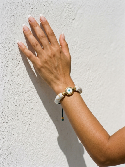 Βραχιόλι με ναυτικό κορδόνι, ματάκι και λευκές χάντρες