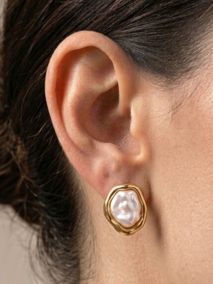 Χρυσά καρφωτά σκουλαρίκια με baroque μαργαριτάρια γλυκού νερού