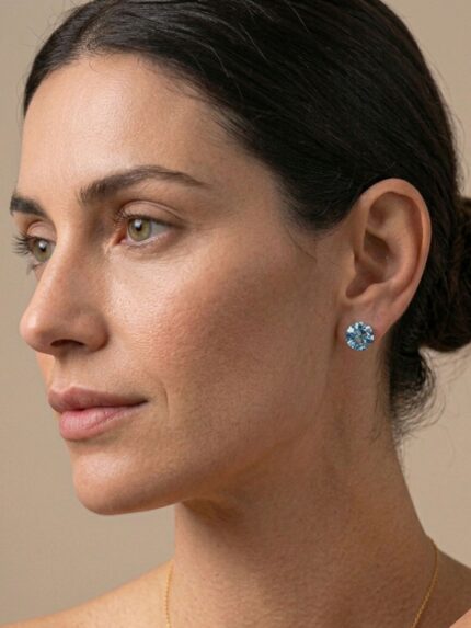 Καρφωτά σκουλαρίκια με γαλάζια κρυσταλλάκια σε diamond cut