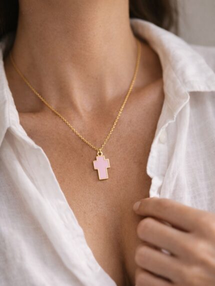 Κολιέ με ροζ σταυρό και χρυσή αλυσίδα