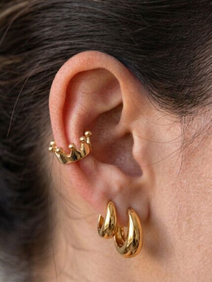 Χρυσό ατσάλινο ear cuff με σχέδιο κορώνας
