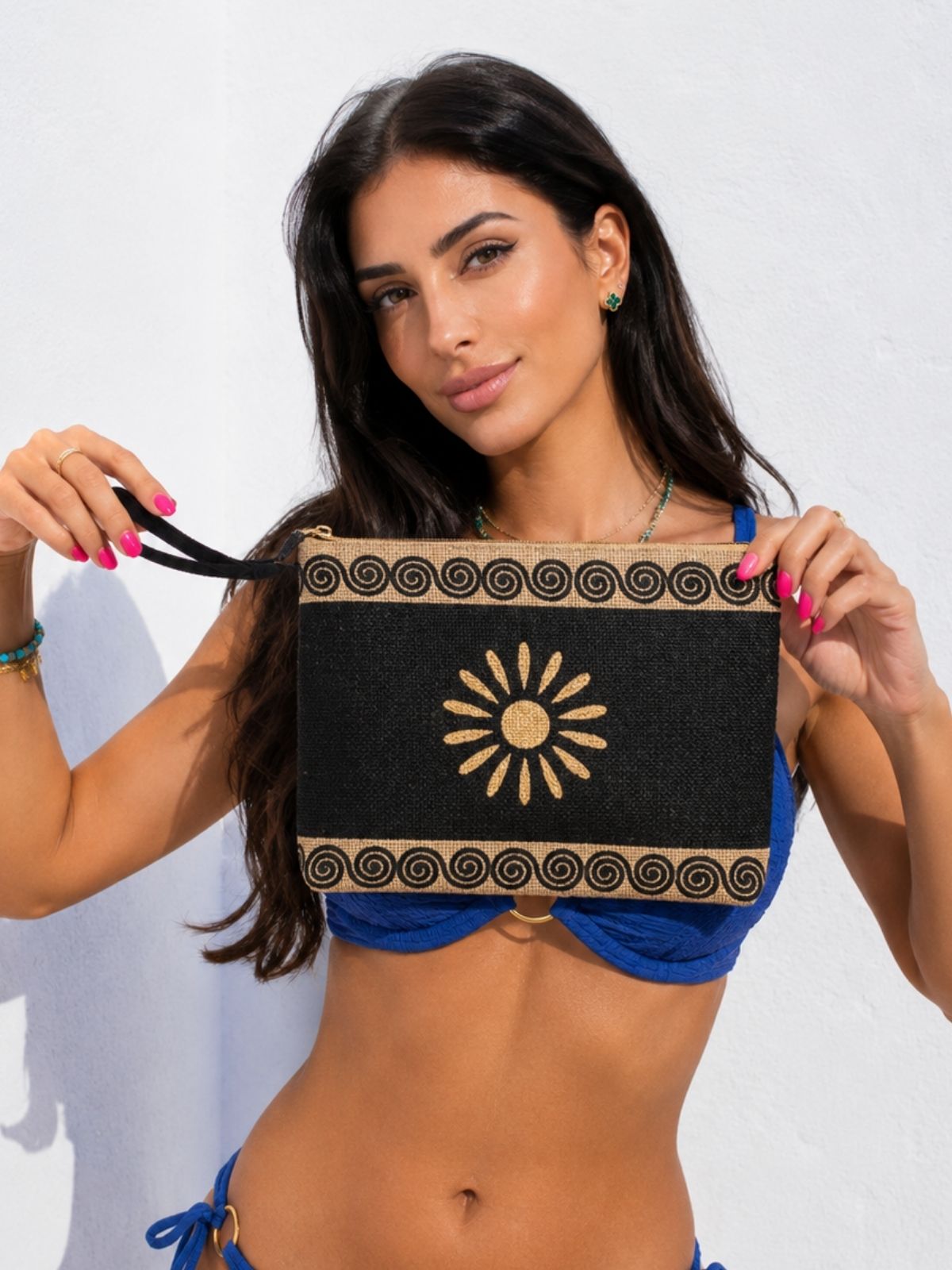 tsanta-cheiros-clutch-giouta-chryso-ilio Τσάντα χειρός clutch από μαύρη γιούτα με χρυσό μοτίβο ήλιου και χερούλι